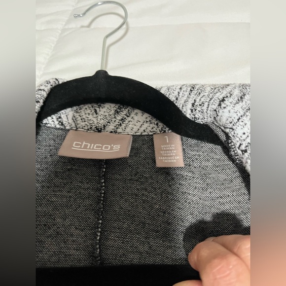 Chico's Open Front Jacket Black & White Print w/ Faux Leather Look Trim Size 1 - Picture 5 of 7